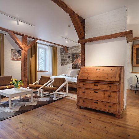 Historic Apartment With Private Garden In Old Town Tallinn Kültér fotó